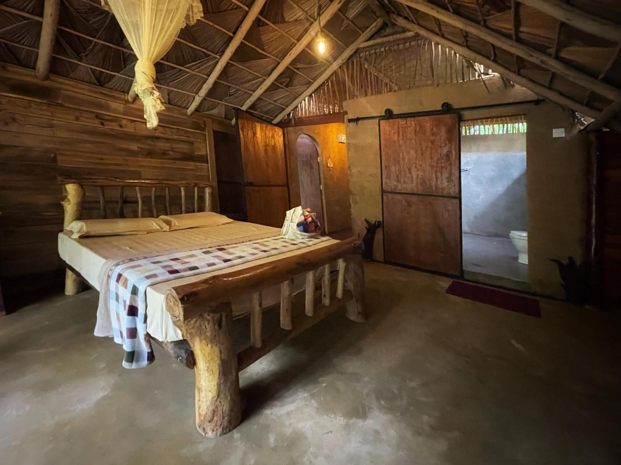 Wood Palace Ella Extérieur photo