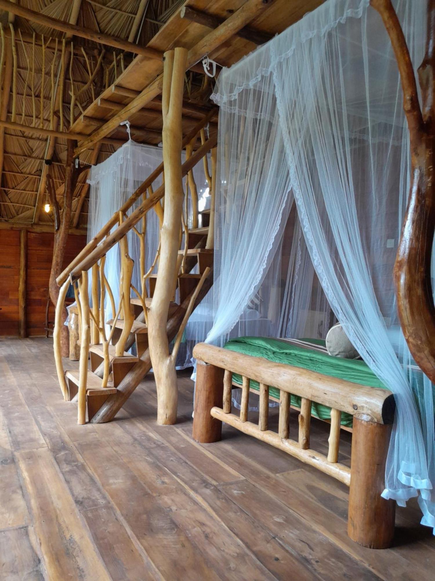 Wood Palace Ella Extérieur photo